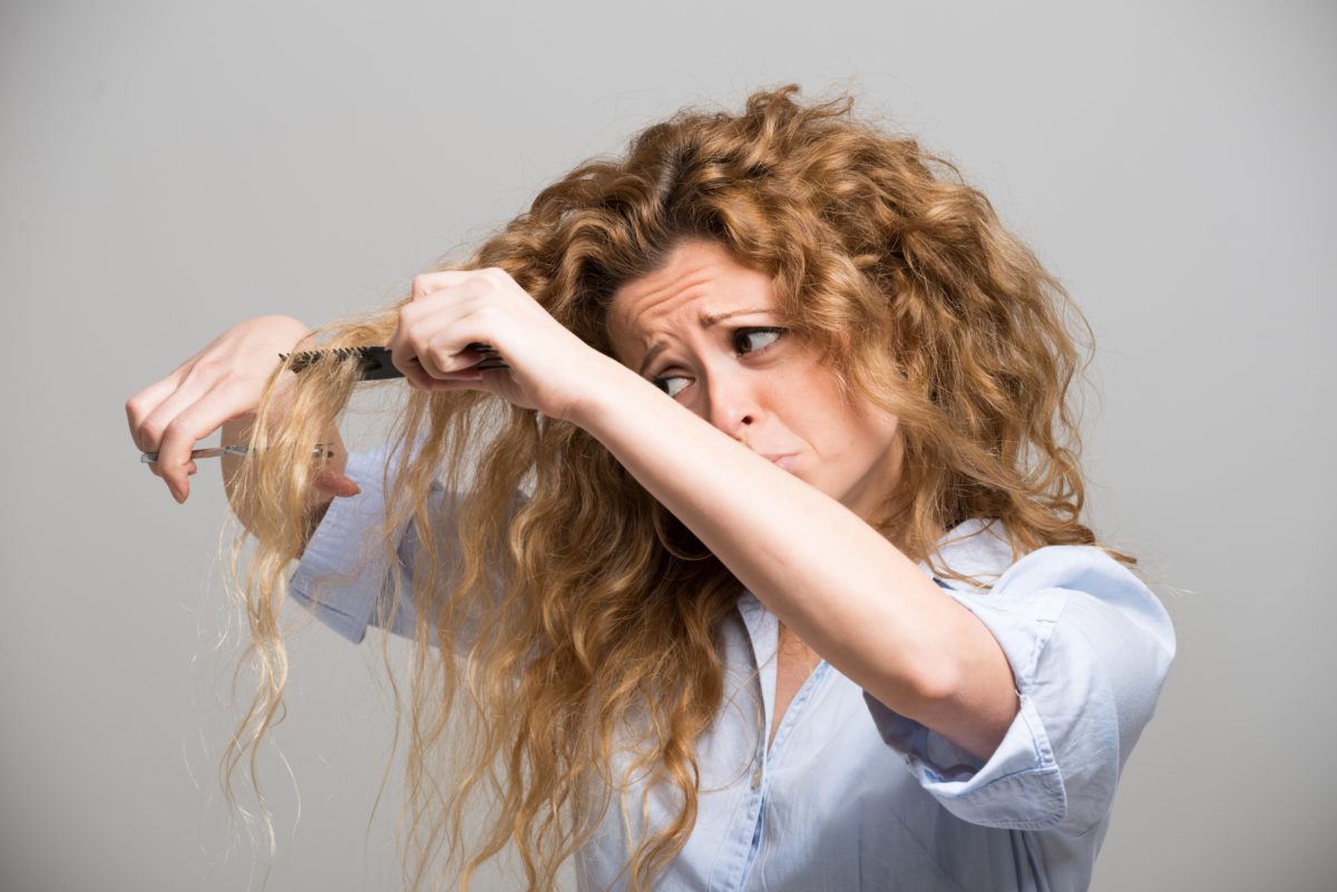 Колтуны в волосах: причины спутывания волос и способы избавления
