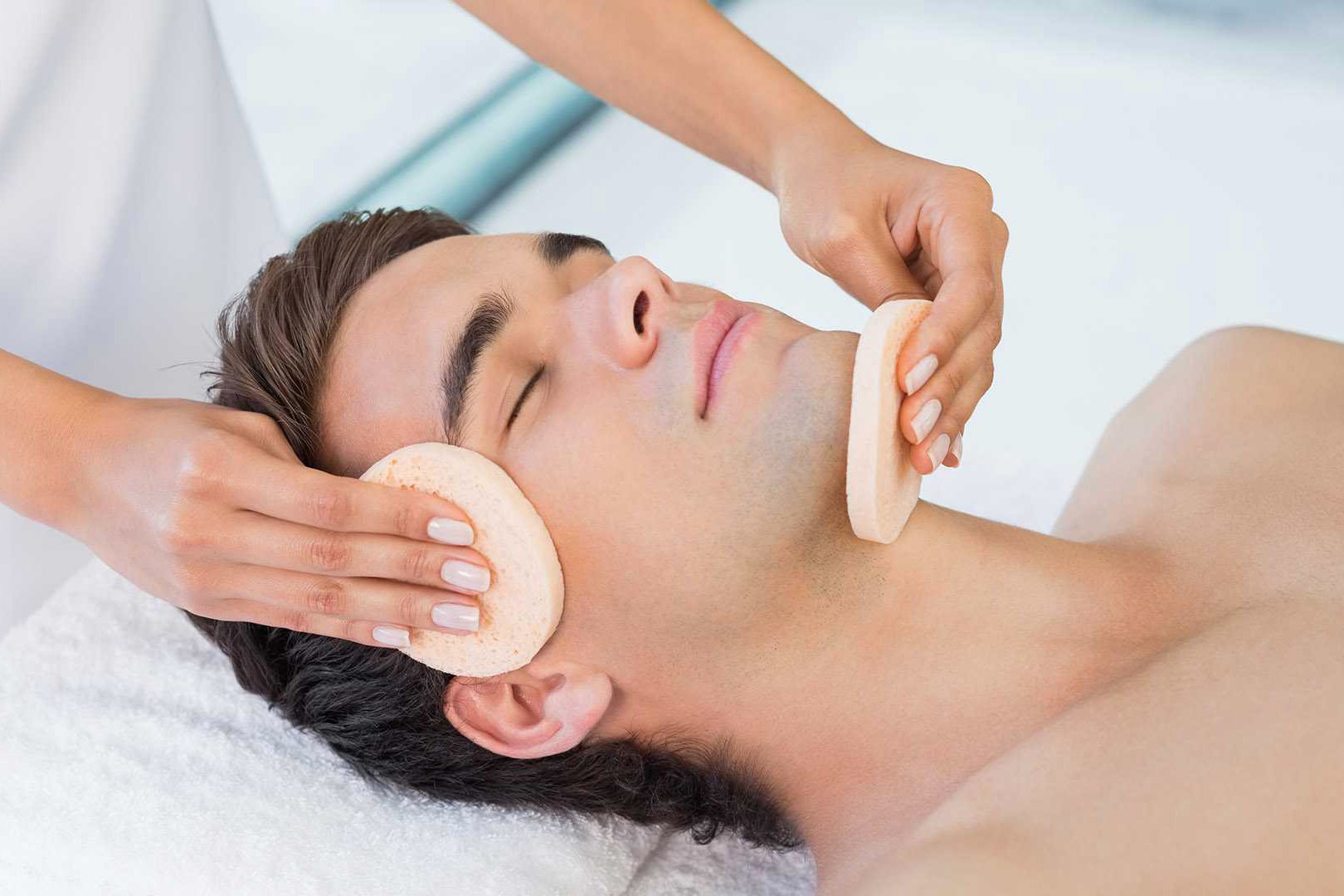 Как стать косметологом — плюсы и минусы профессии