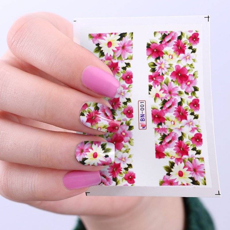 Дизайн ногтей с наклейками: 100 фото, новинки, модные идеи