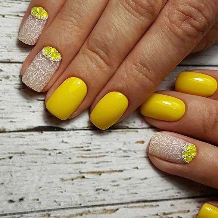 Желтый маникюр 2020-2021. свежие фото новинки красивого и модного дизайна ногтей | volosomanjaki.com