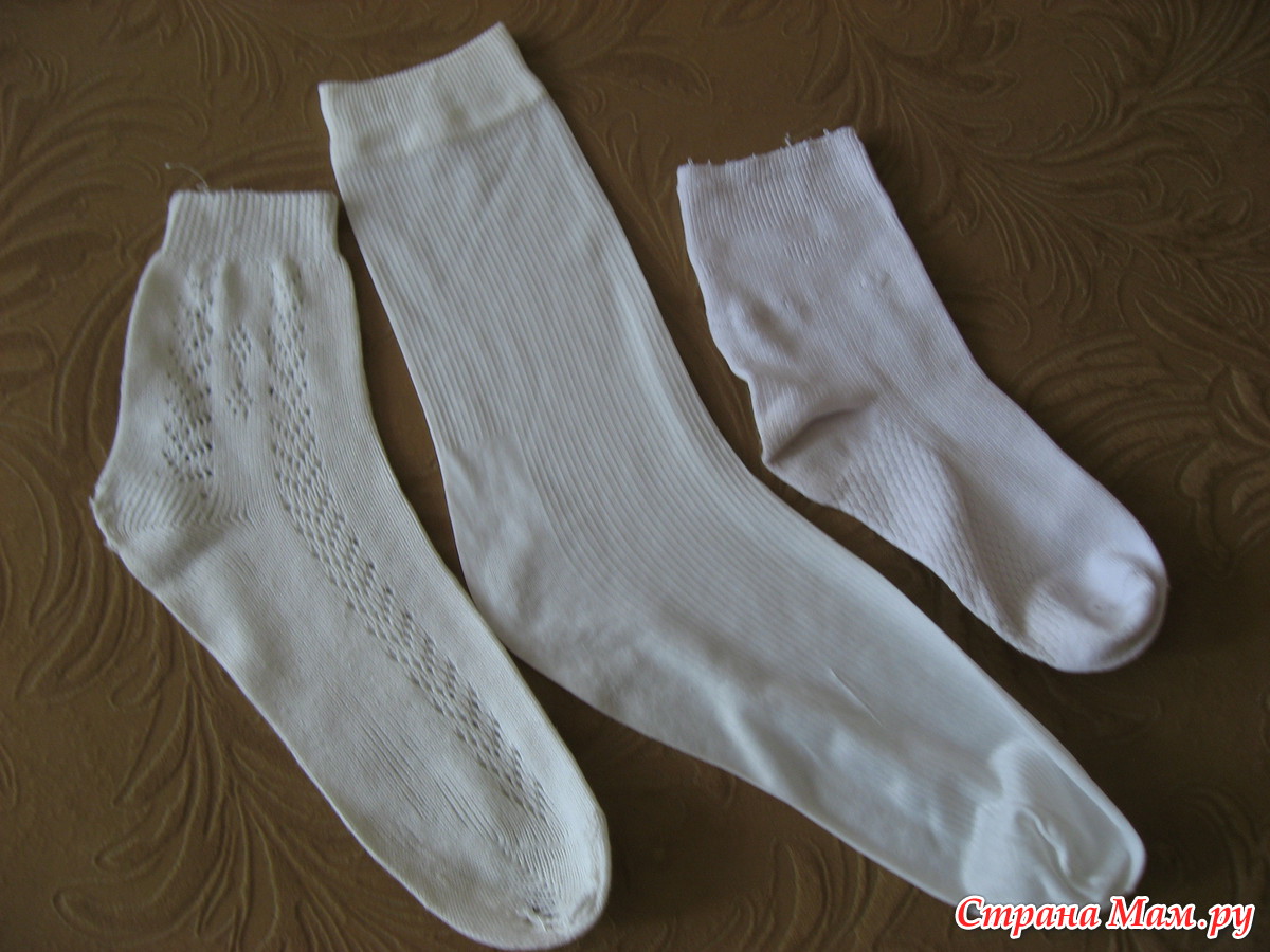 Чем отстирать белые носки от черноты. Белые носки. Белые советские носки. Носки белые средней длины. Грязные белые носки.